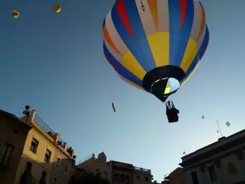 Por que os balões de ar quente ficam no ar?